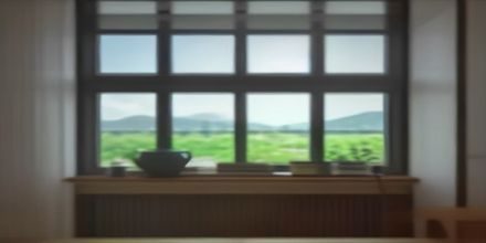 Windows桌面视频下载客户端界面，任务列表显示多个草莓视频下载任务同时进行，进度条各自推进，界面简洁深色主题